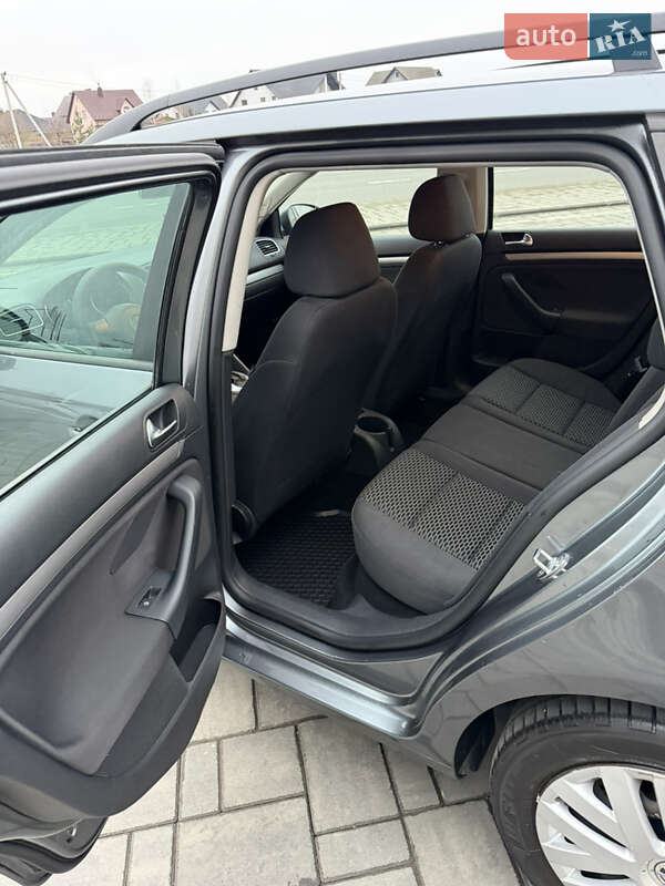 Универсал Volkswagen Golf 2010 в Луцке