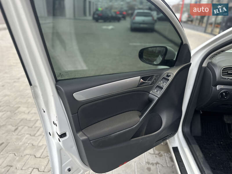 Хетчбек Volkswagen Golf 2011 в Калуші