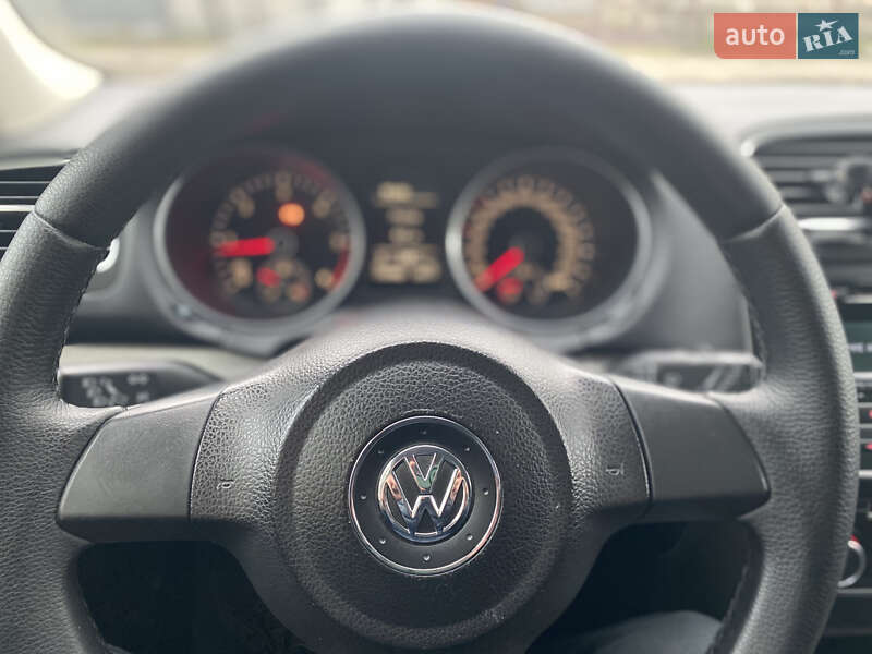 Универсал Volkswagen Golf 2011 в Жовкве