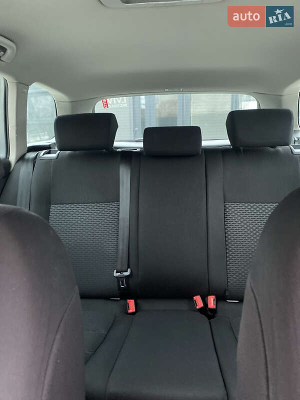 Универсал Volkswagen Golf 2011 в Жовкве