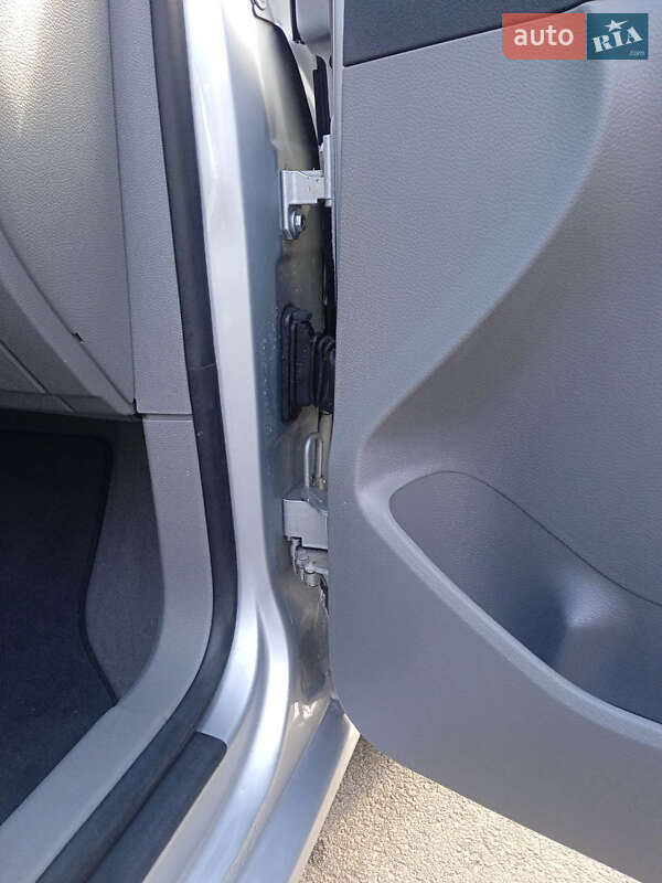 Хетчбек Volkswagen Golf 2005 в Харкові