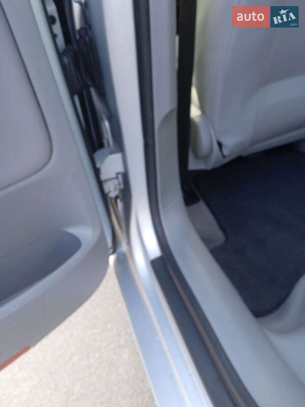 Хетчбек Volkswagen Golf 2005 в Харкові