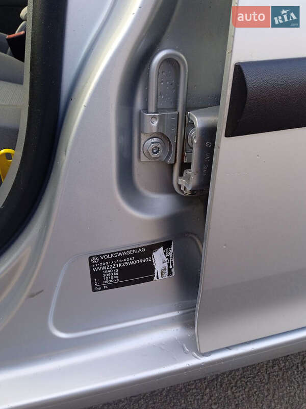 Хетчбек Volkswagen Golf 2005 в Харкові