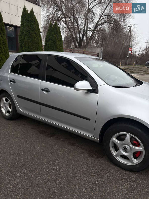 Хэтчбек Volkswagen Golf 2003 в Днепре