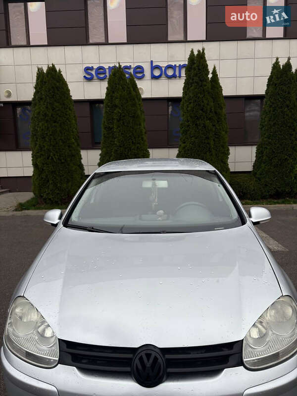 Хэтчбек Volkswagen Golf 2003 в Днепре