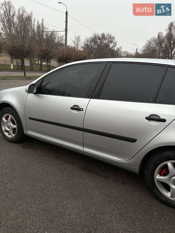 Хэтчбек Volkswagen Golf 2003 в Днепре