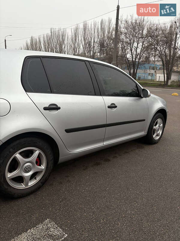 Хэтчбек Volkswagen Golf 2003 в Днепре
