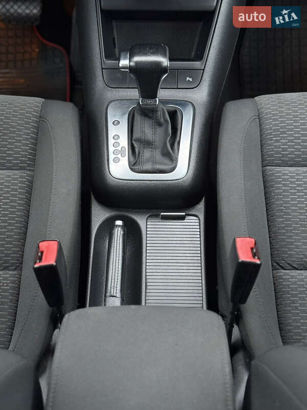 Хэтчбек Volkswagen Golf 2009 в Владимире