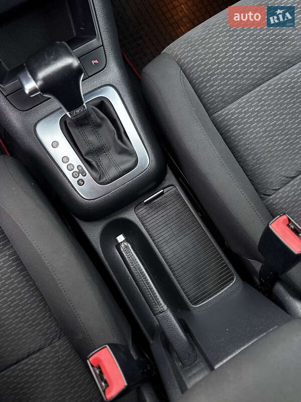 Хэтчбек Volkswagen Golf 2009 в Владимире