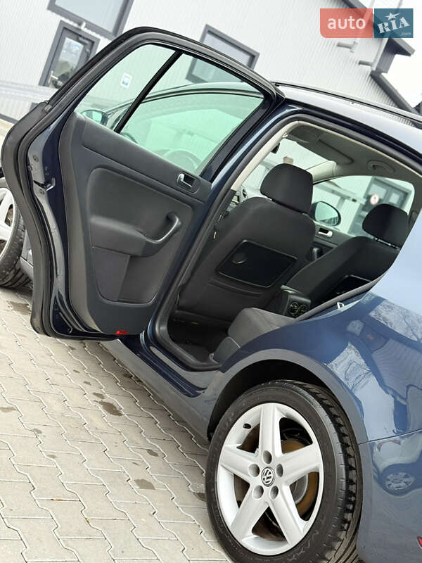 Хэтчбек Volkswagen Golf 2009 в Владимире