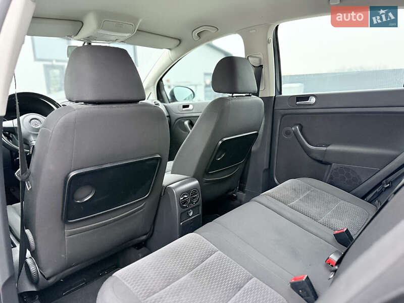 Хэтчбек Volkswagen Golf 2009 в Владимире