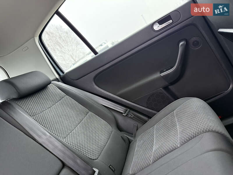 Хэтчбек Volkswagen Golf 2009 в Владимире