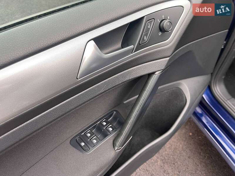 Універсал Volkswagen Golf 2017 в Києві