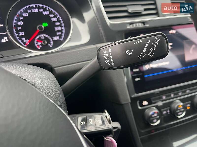 Універсал Volkswagen Golf 2017 в Києві