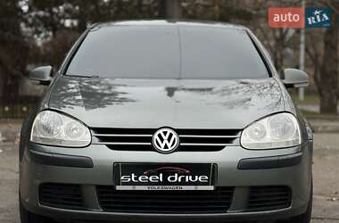 Хетчбек Volkswagen Golf 2004 в Миколаєві