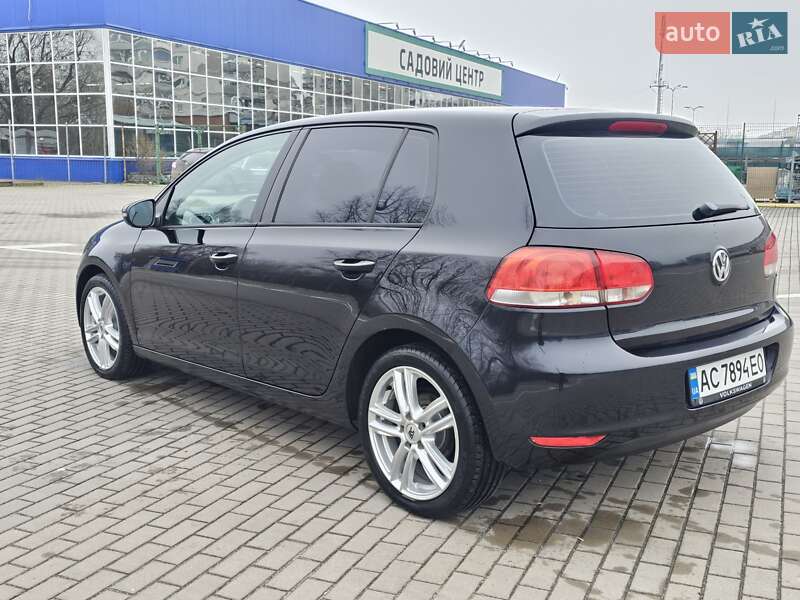Хэтчбек Volkswagen Golf 2009 в Сумах