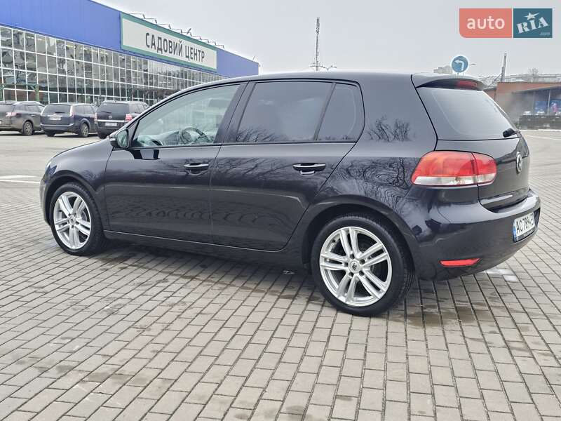 Хэтчбек Volkswagen Golf 2009 в Сумах