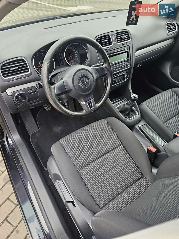 Хэтчбек Volkswagen Golf 2009 в Сумах