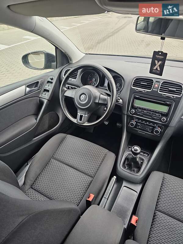 Хэтчбек Volkswagen Golf 2009 в Сумах