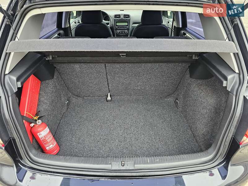 Хэтчбек Volkswagen Golf 2009 в Сумах