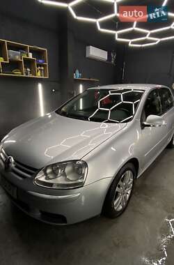 Хетчбек Volkswagen Golf 2006 в Києві
