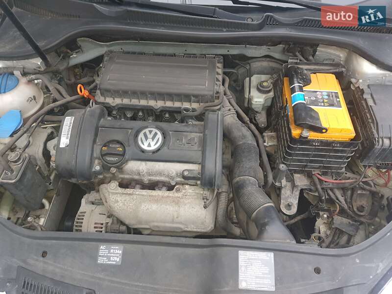 Хетчбек Volkswagen Golf 2006 в Києві