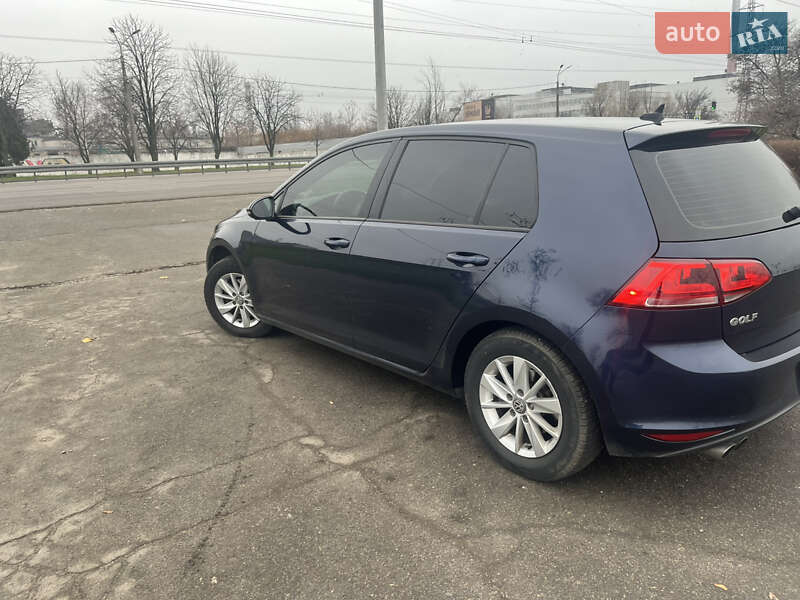 Хетчбек Volkswagen Golf 2015 в Дніпрі