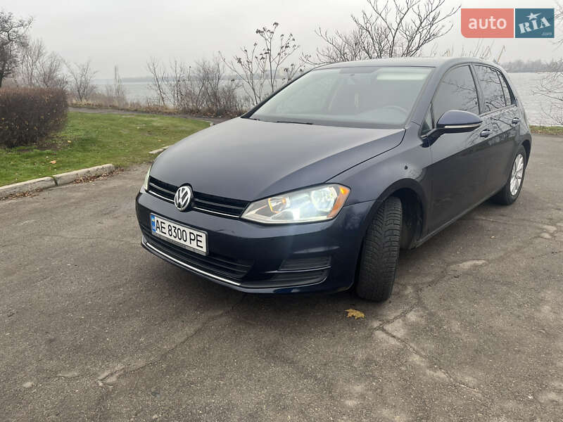 Хетчбек Volkswagen Golf 2015 в Дніпрі