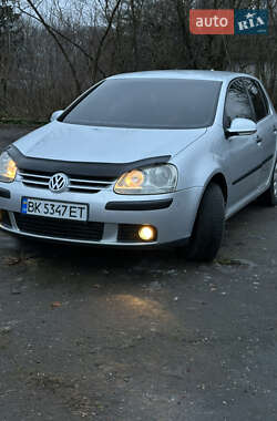 Хэтчбек Volkswagen Golf 2006 в Ровно