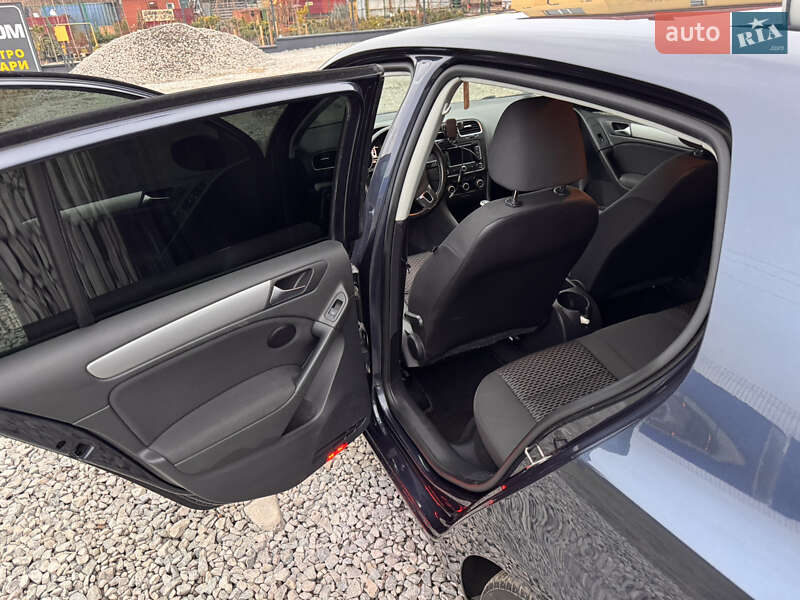 Хэтчбек Volkswagen Golf 2010 в Ковеле