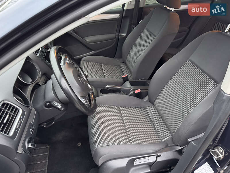 Хэтчбек Volkswagen Golf 2010 в Ковеле