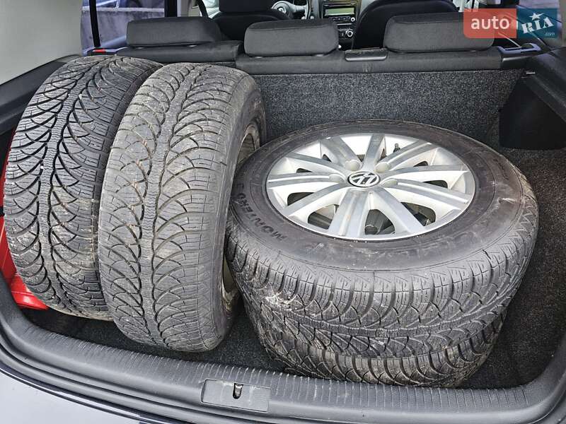 Хэтчбек Volkswagen Golf 2009 в Сумах