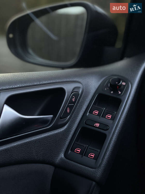 Хетчбек Volkswagen Golf 2009 в Ужгороді