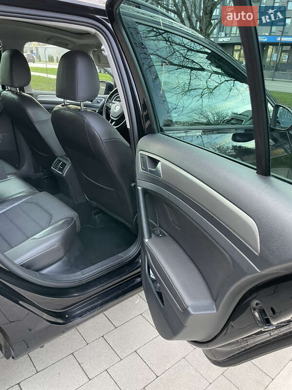 Универсал Volkswagen Golf 2016 в Ужгороде