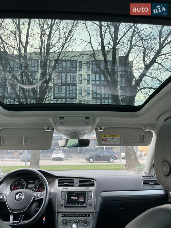 Универсал Volkswagen Golf 2016 в Ужгороде