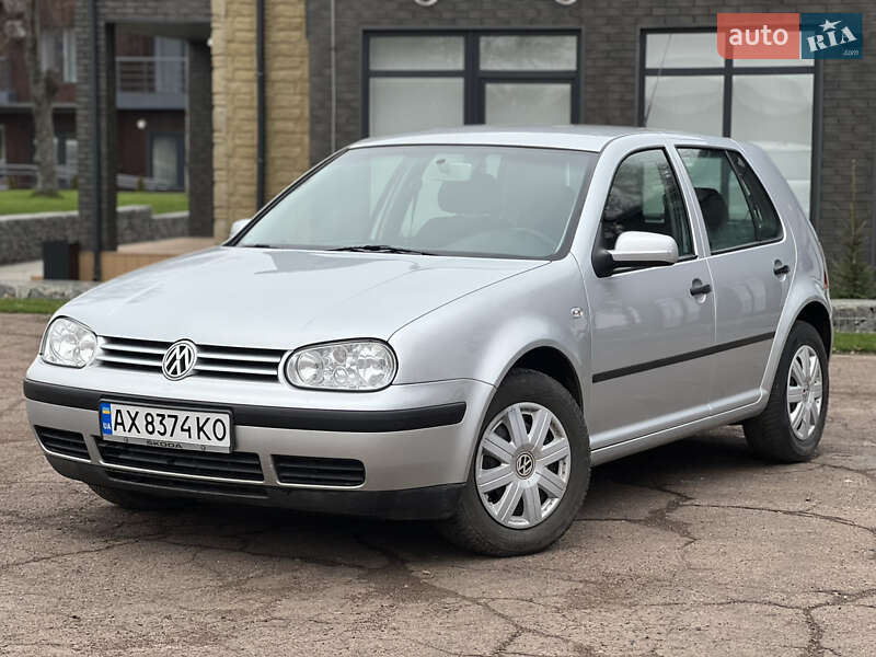 Хэтчбек Volkswagen Golf 2001 в Тростянце