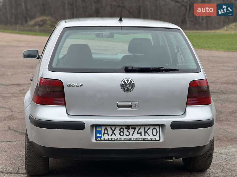 Хэтчбек Volkswagen Golf 2001 в Тростянце