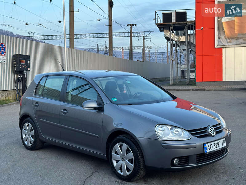Хетчбек Volkswagen Golf 2007 в Сваляві