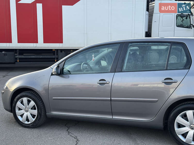 Хетчбек Volkswagen Golf 2007 в Сваляві