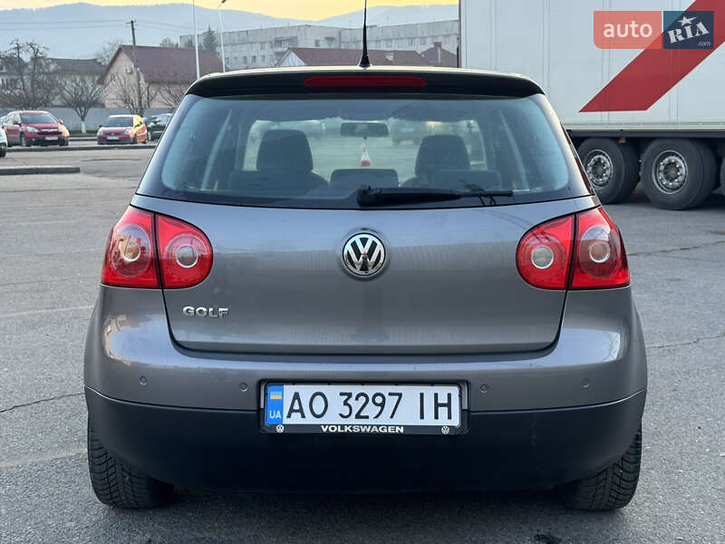 Хетчбек Volkswagen Golf 2007 в Сваляві