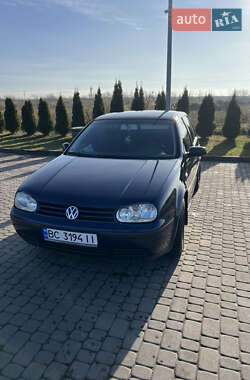 Хэтчбек Volkswagen Golf 2003 в Городке