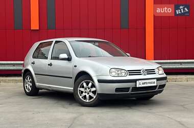 Хэтчбек Volkswagen Golf 2003 в Киеве
