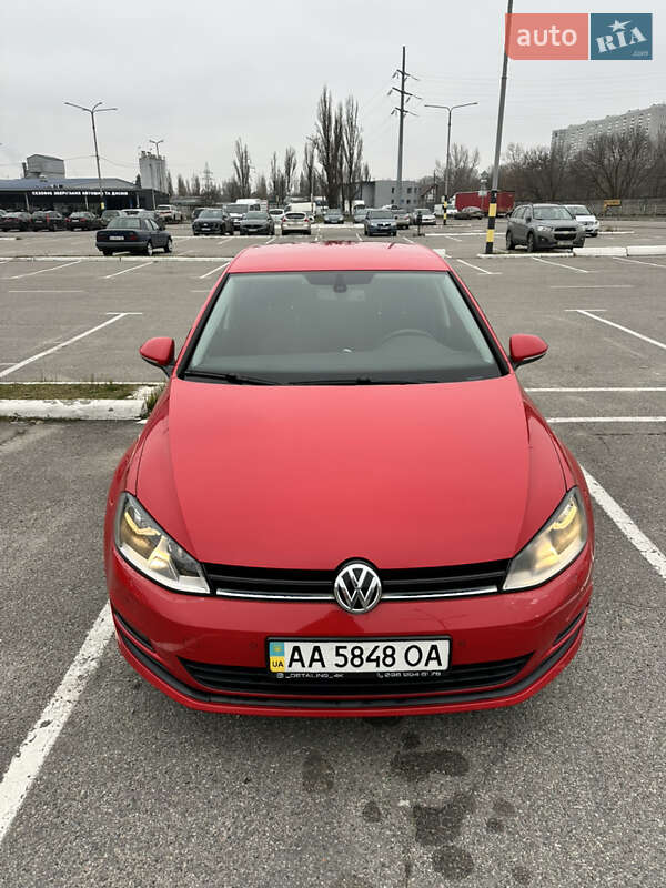 Хетчбек Volkswagen Golf 2013 в Києві