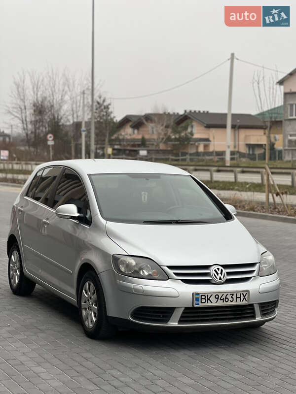 Хэтчбек Volkswagen Golf 2005 в Виннице