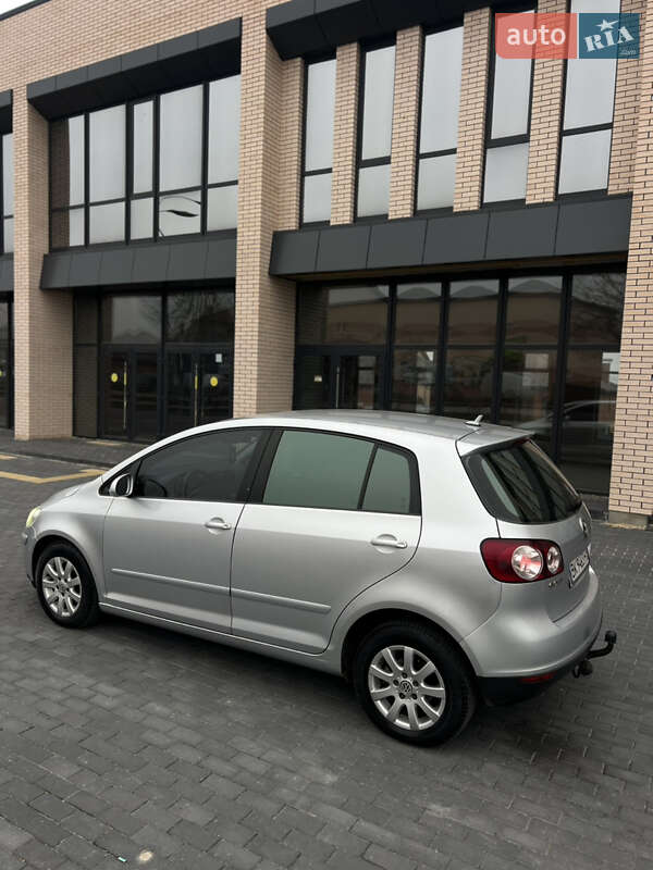 Хэтчбек Volkswagen Golf 2005 в Виннице