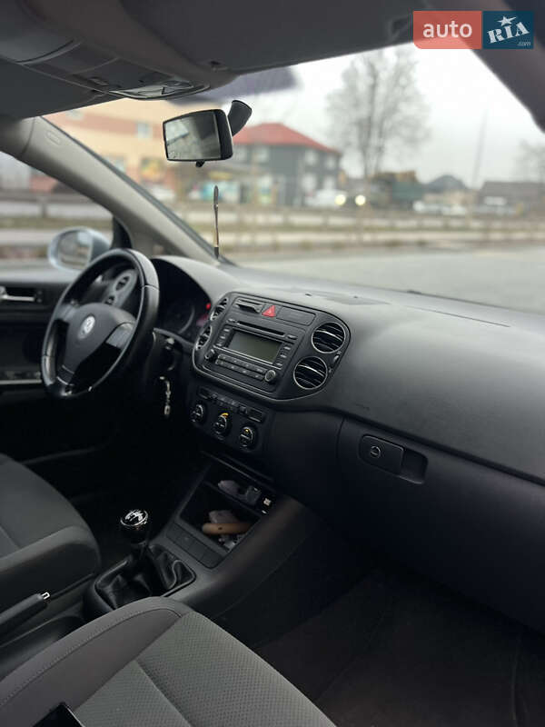 Хэтчбек Volkswagen Golf 2005 в Виннице