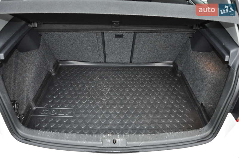 Хэтчбек Volkswagen Golf 2011 в Одессе