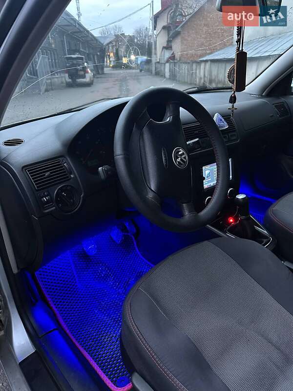 Volkswagen Golf 2000