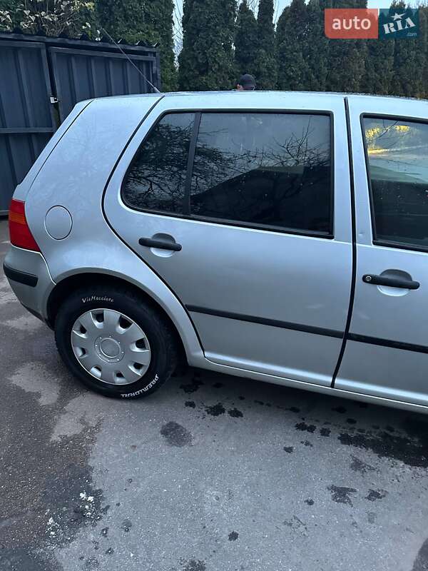 Хетчбек Volkswagen Golf 2000 в Збаражі