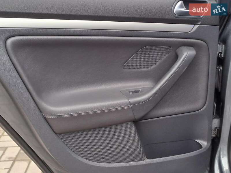 Хэтчбек Volkswagen Golf 2006 в Одессе